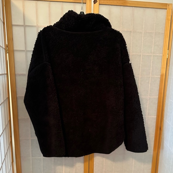 Athleta Nirvana Sherpa Reversible Poncho Jacket Half Zip Black - Picture 4 of 4